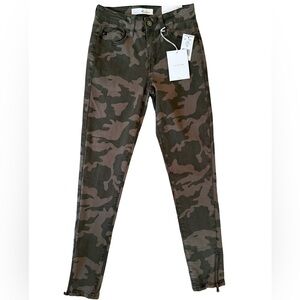 (NWT) Kancan - Estilo Camo Mid-Rise Skinny Leg Ankle Zip Jean Size: 24/1